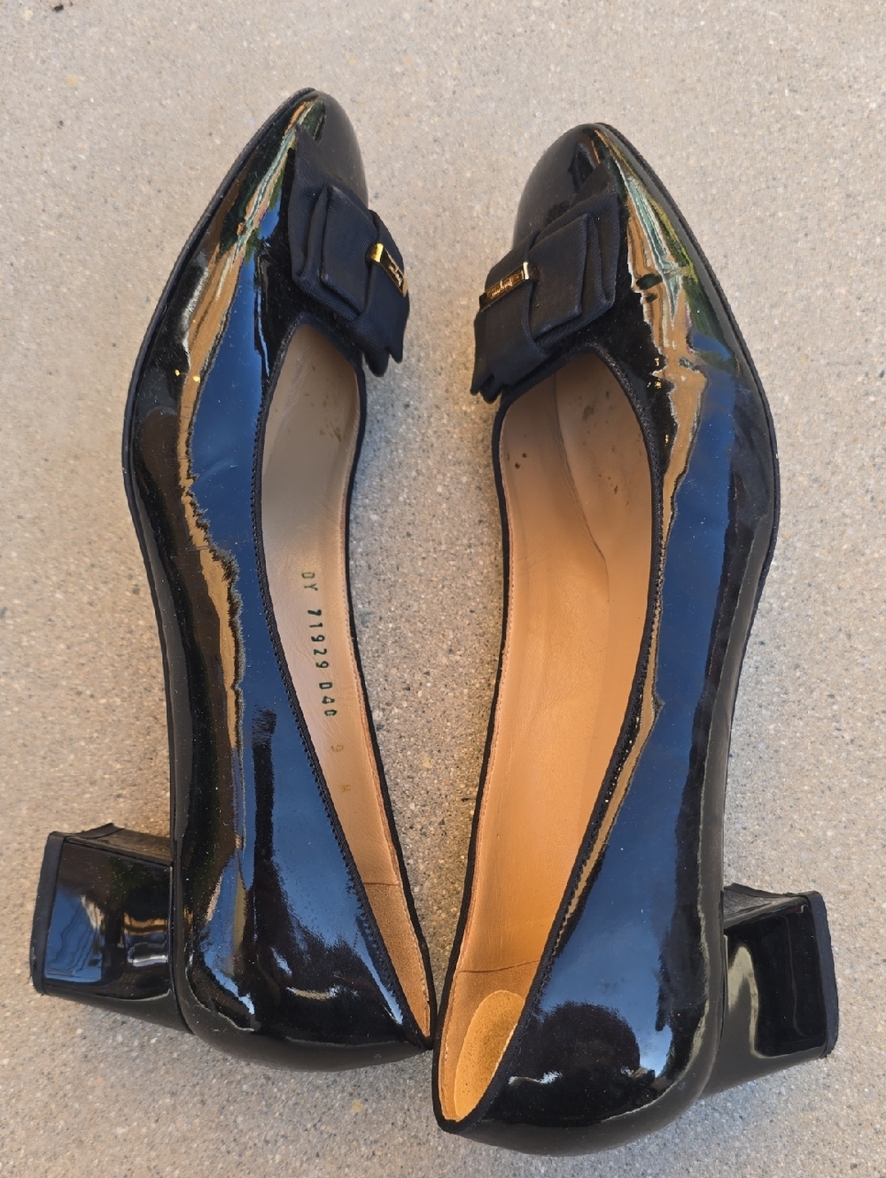 Salvatore Ferragamo Black Patent Vara Bow Block Heels Size 9 - Picture 6 of 13